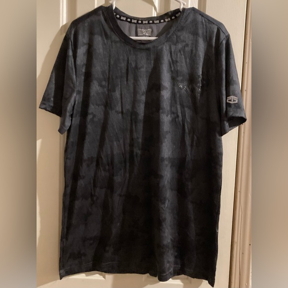 Men’s Size Large TapOut Black Camo Shirt - Picture 2 of 11
